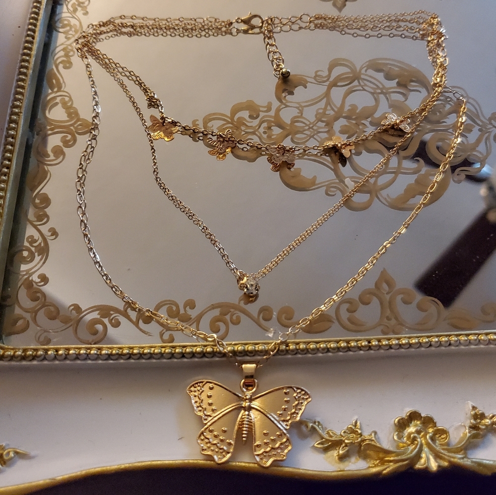 🦋Multi layered gold plated butterfly necklace - Picture 6 of 6